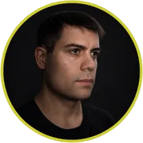 Portrait of Martín Viera with his face turned slightly to the right, serious expression, black T-shirt, dark background with soft lighting.